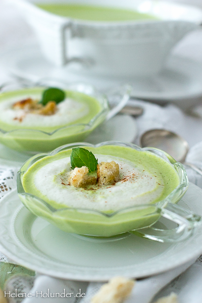 Cappuccino von Erbse und Minze, vegan, Helene Holunder Cappuccino von Erbse und Minze, vegan, Helene Holunder